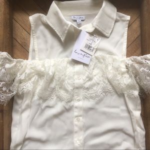 WOMEN’S SMALL WHITE BLOUSE
